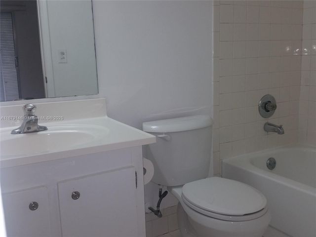 13350 SW 1st St 109P, Pembroke Pines, FL 33027