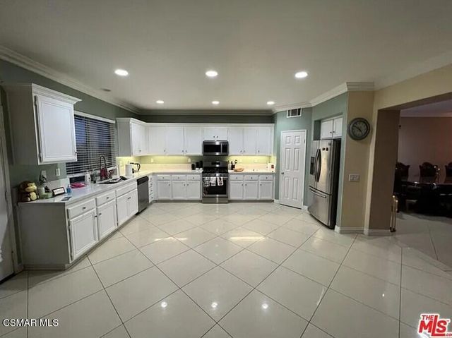 711 Avenue Q10, Palmdale, CA 93551