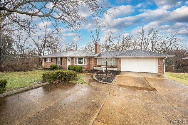 521 Kehrs Mill Road, Ballwin, MO 63011