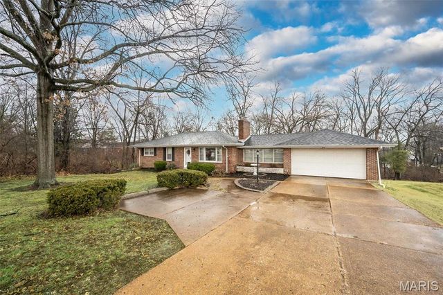 521 Kehrs Mill Road, Ballwin, MO 63011
