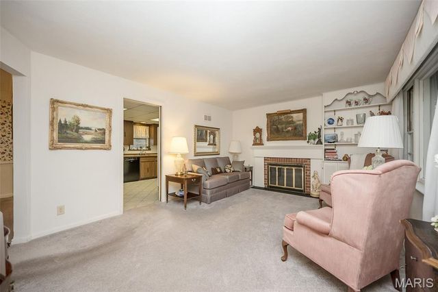 521 Kehrs Mill Road, Ballwin, MO 63011