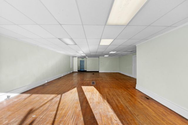 9 E High Street, London, OH 43140