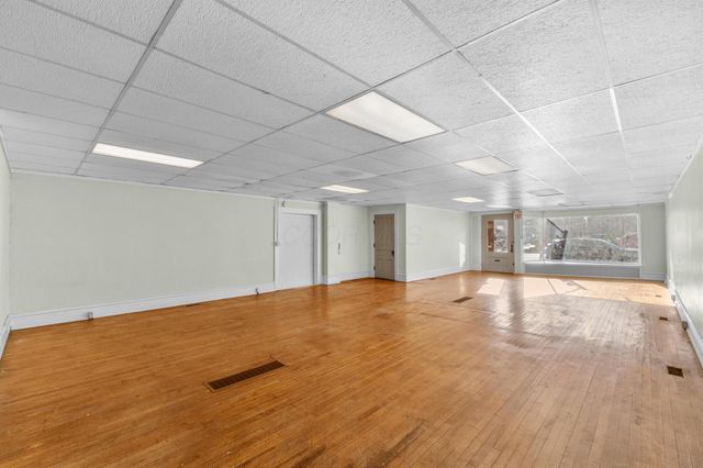 9 E High Street, London, OH 43140