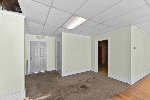 9 E High Street, London, OH 43140