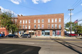 9 E High Street, London, OH 43140