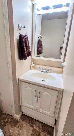 239 Old Farms Road APT 15C, Avon, CT 06001