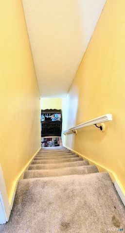 239 Old Farms Road APT 15C, Avon, CT 06001