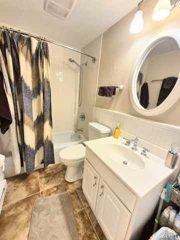 239 Old Farms Road APT 15C, Avon, CT 06001