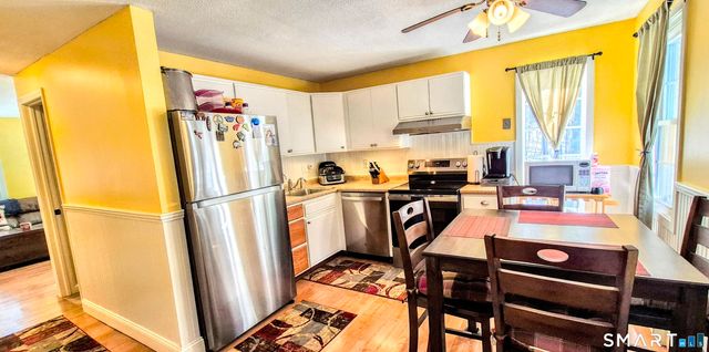 239 Old Farms Road APT 15C, Avon, CT 06001