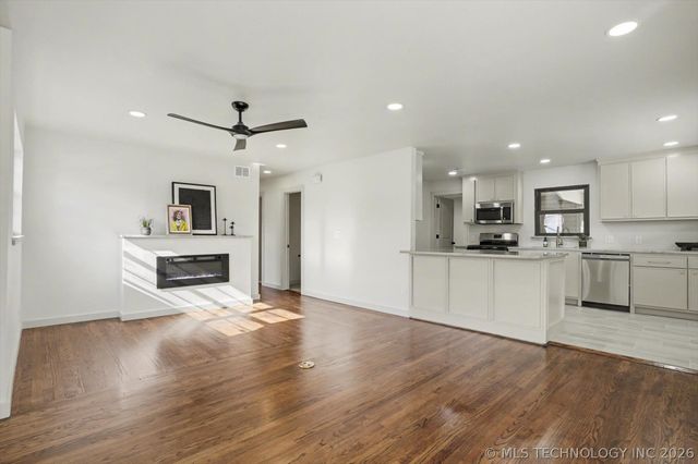 908 N Ash Avenue, Sand Springs, OK 74063