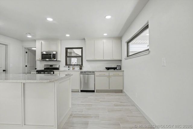 908 N Ash Avenue, Sand Springs, OK 74063