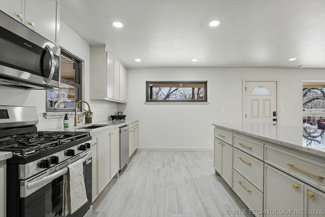 908 N Ash Avenue, Sand Springs, OK 74063