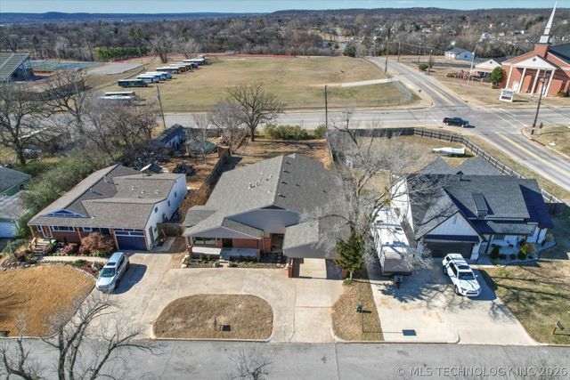 908 N Ash Avenue, Sand Springs, OK 74063