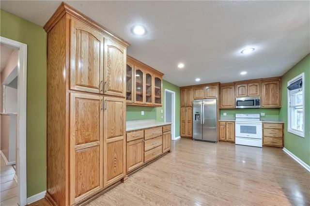 12721 W 100th Street, Lenexa, KS 66215