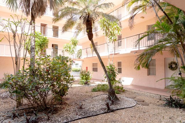 2851 Somerset Drive 116, Lauderdale Lakes, FL 33311