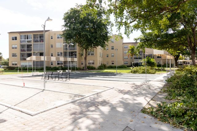 2851 Somerset Drive 116, Lauderdale Lakes, FL 33311