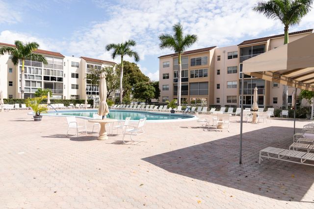 2851 Somerset Drive 116, Lauderdale Lakes, FL 33311