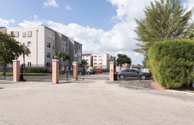2851 Somerset Drive 116, Lauderdale Lakes, FL 33311