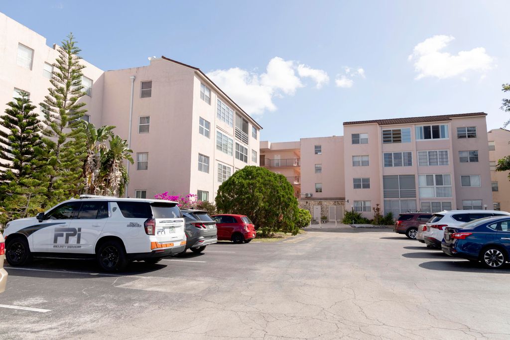 2851 Somerset Drive 116, Lauderdale Lakes, FL 33311