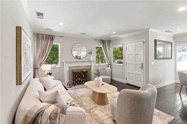 335 N Catalina Street, Burbank, CA 91505