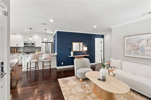 335 N Catalina Street, Burbank, CA 91505