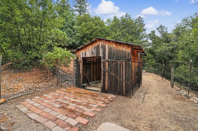 18567 Sugar Pine Dr, Pine Grove, CA 95665