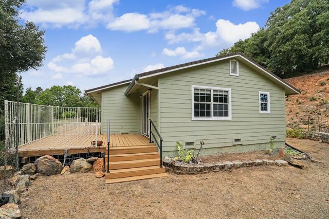 18567 Sugar Pine Dr, Pine Grove, CA 95665