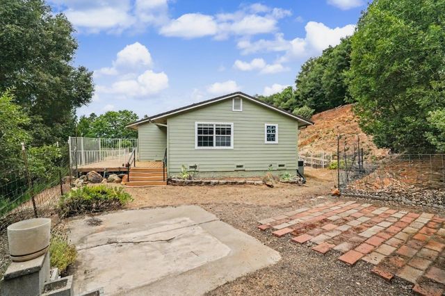 18567 Sugar Pine Dr, Pine Grove, CA 95665