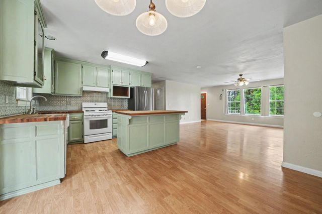 18567 Sugar Pine Dr, Pine Grove, CA 95665