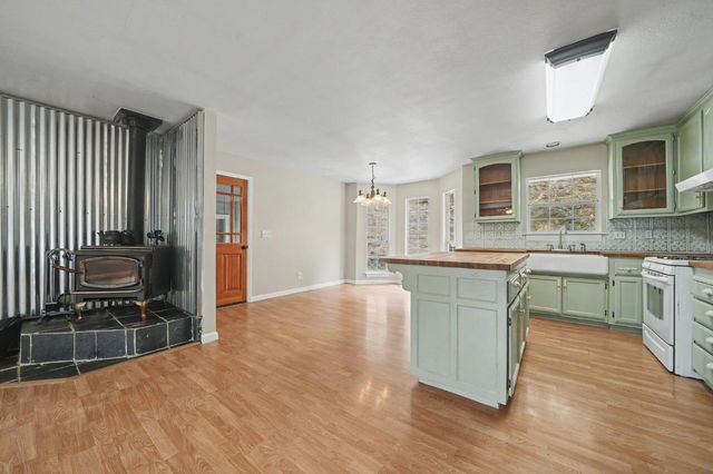 18567 Sugar Pine Dr, Pine Grove, CA 95665