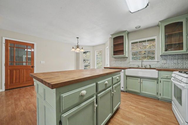 18567 Sugar Pine Dr, Pine Grove, CA 95665