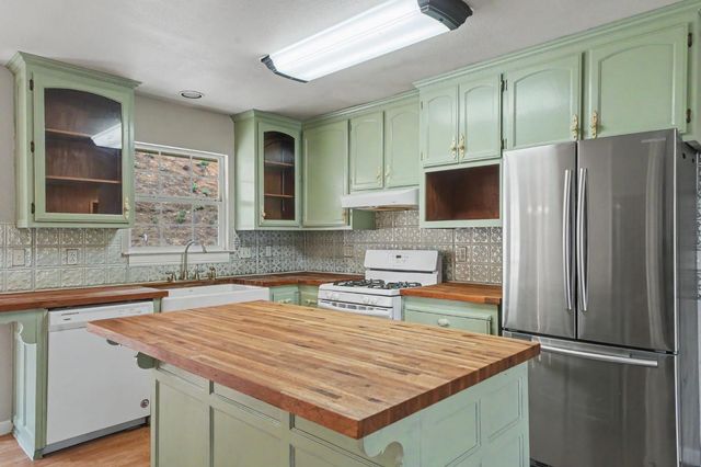 18567 Sugar Pine Dr, Pine Grove, CA 95665
