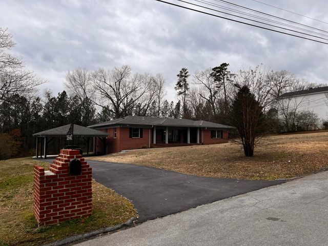 3840 Agawela Drive, Chattanooga, TN 37406