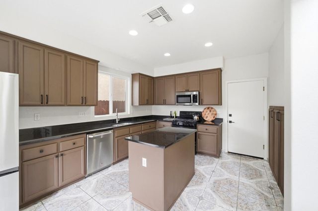 3823 Broadland St, Sacramento, CA 95834