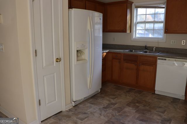 6995 Pine Shadow Way, Winston, GA 30187