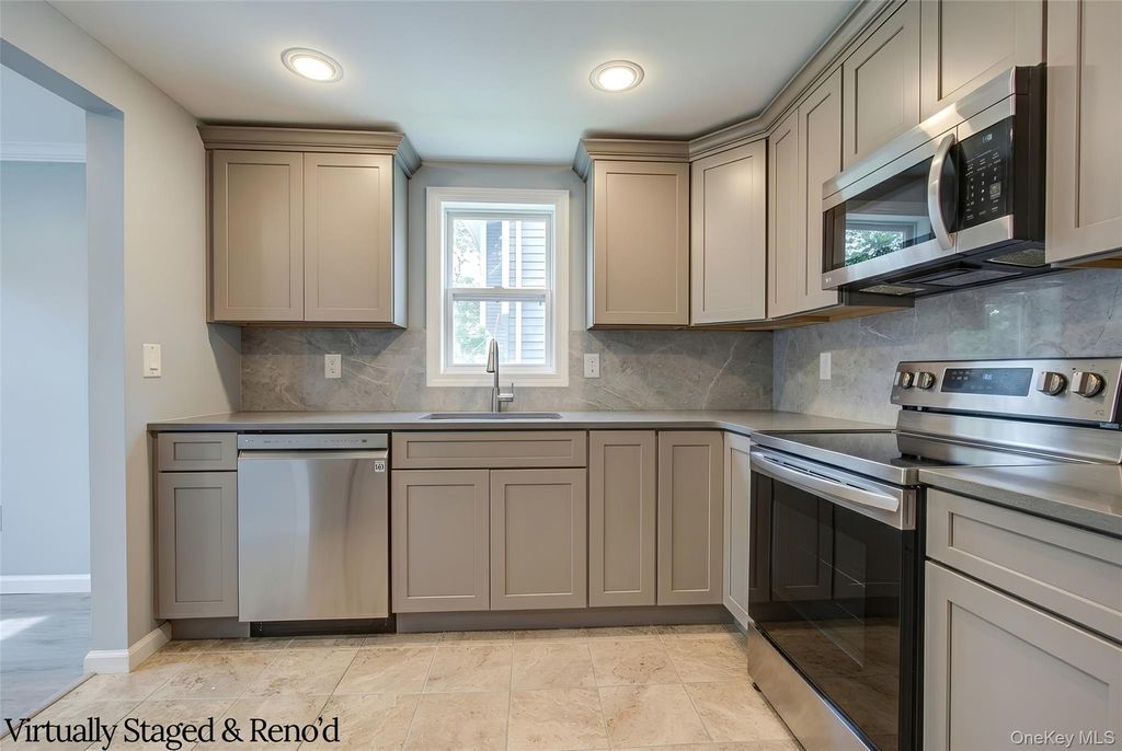55 Main Avenue, Wheatley Heights, NY 11798 — photo 5