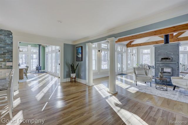 2190 Mac Farm Circle, Milford, MI 48380