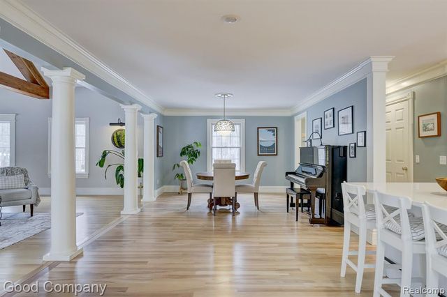 2190 Mac Farm Circle, Milford, MI 48380