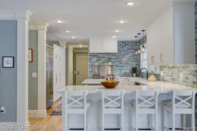 2190 Mac Farm Circle, Milford, MI 48380