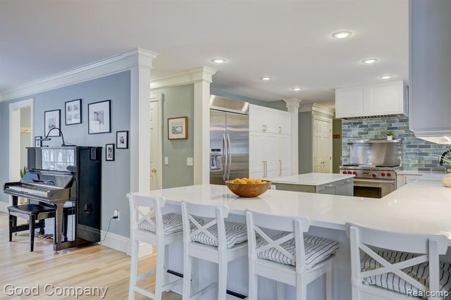 2190 Mac Farm Circle, Milford, MI 48380