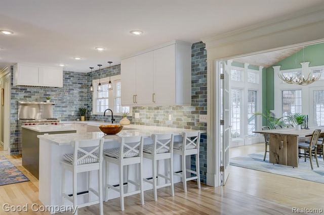 2190 Mac Farm Circle, Milford, MI 48380