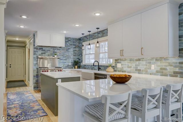 2190 Mac Farm Circle, Milford, MI 48380