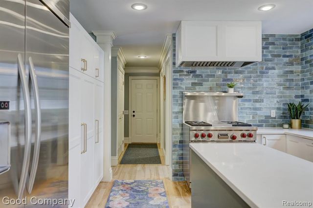 2190 Mac Farm Circle, Milford, MI 48380