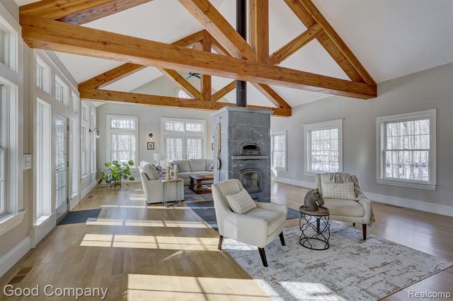 2190 Mac Farm Circle, Milford, MI 48380