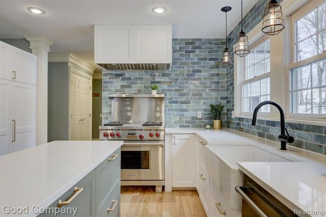 2190 Mac Farm Circle, Milford, MI 48380