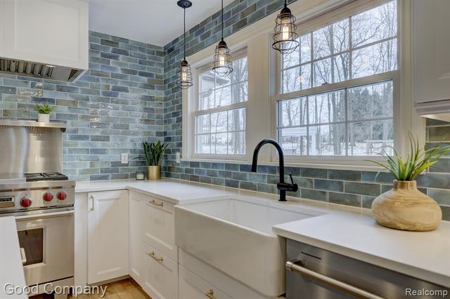 2190 Mac Farm Circle, Milford, MI 48380