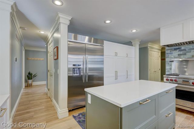 2190 Mac Farm Circle, Milford, MI 48380