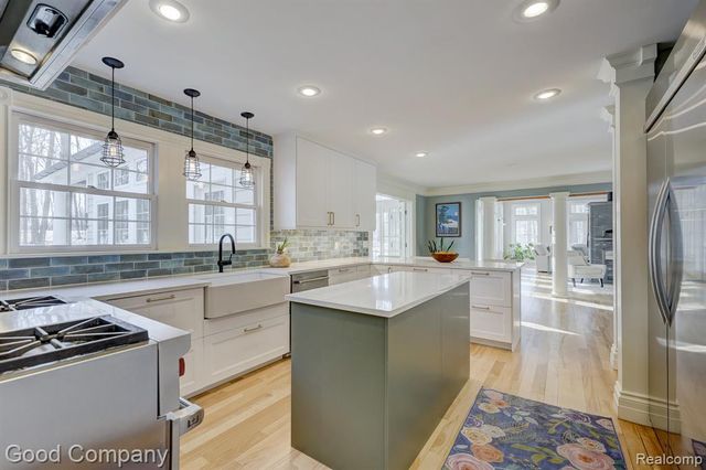 2190 Mac Farm Circle, Milford, MI 48380