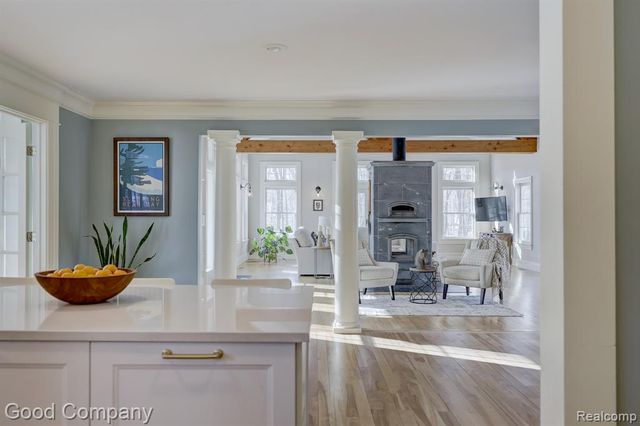 2190 Mac Farm Circle, Milford, MI 48380