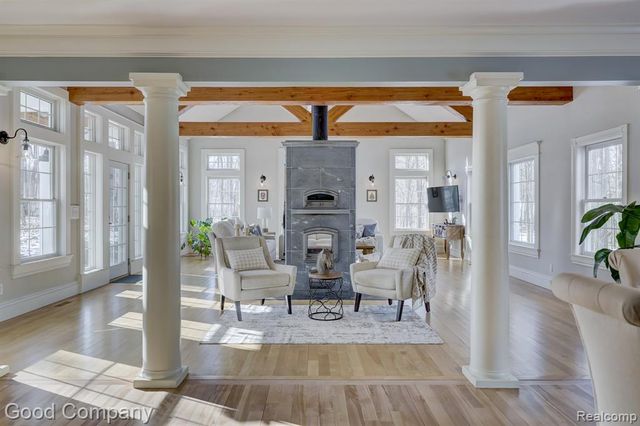 2190 Mac Farm Circle, Milford, MI 48380